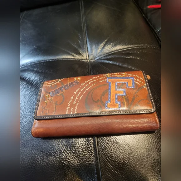 Florida Fighting Gators University of Florida ~The Swamp~ U of F Fossil wallet - Picture 4 of 12